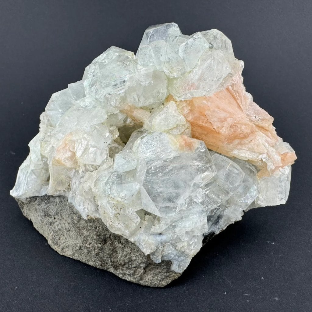Apofylliet met Stilbiet en Chalcedoon uit India, Verzamelen, Mineralen en Fossielen, Ophalen of Verzenden, Mineraal