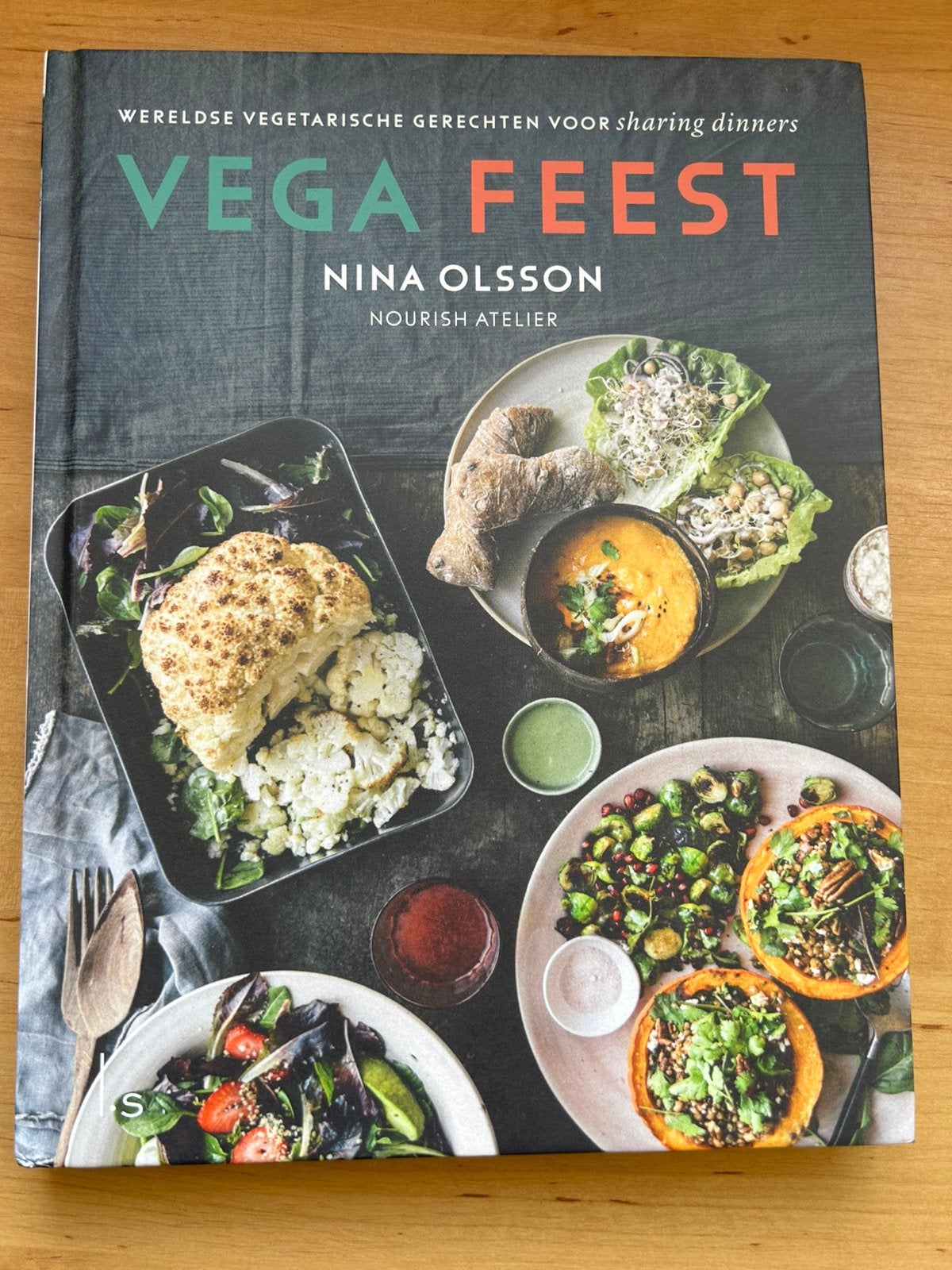 Vega feest -  Nina Olsson - kookboek, Ophalen, Zo goed als nieuw, Vegetarisch