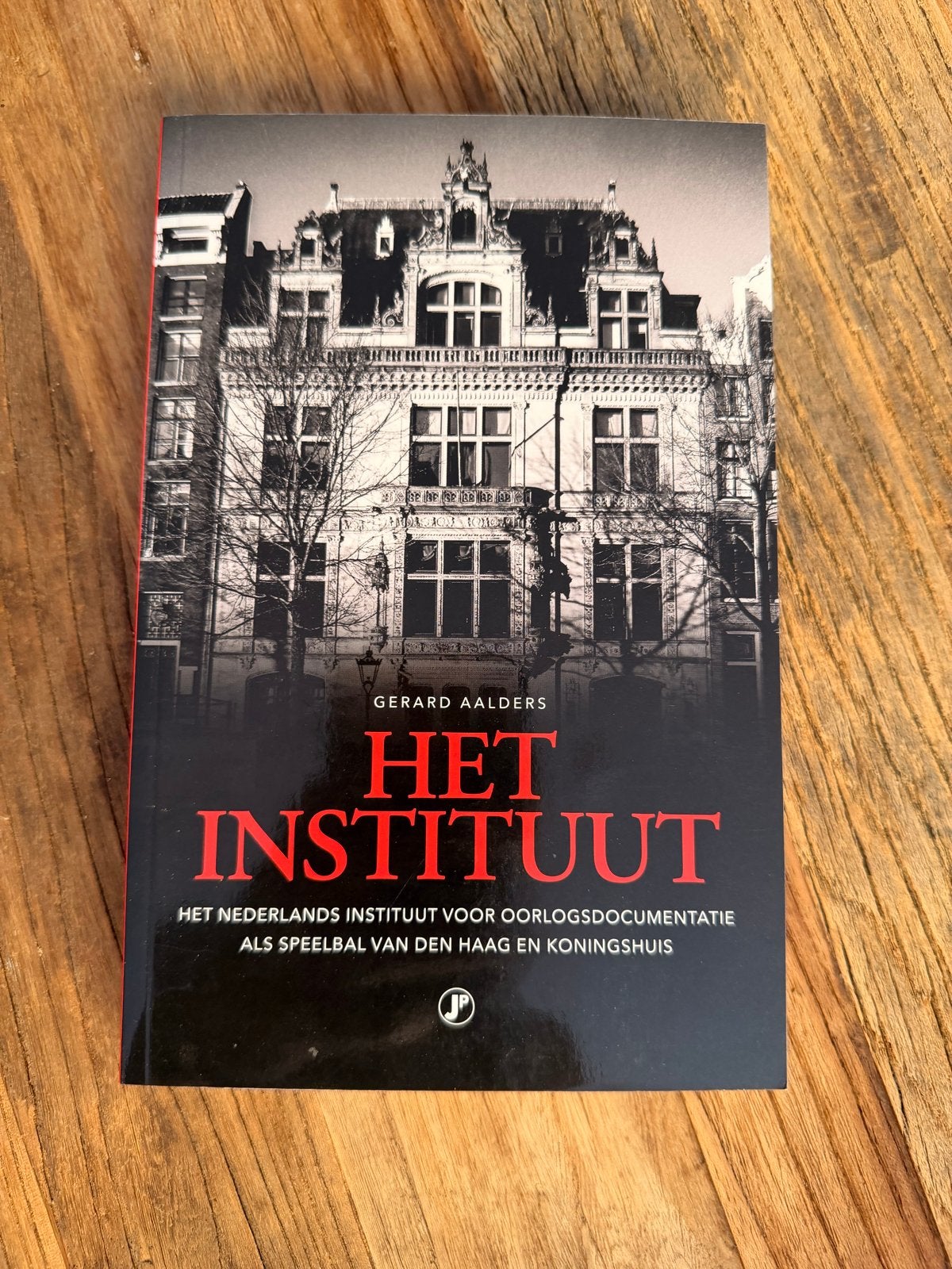 Het Instituut - Gerard Aalders (NIOD), Boeken, Oorlog en Militair, Zo goed als nieuw, Algemeen, 1945 tot heden, Ophalen of Verzenden