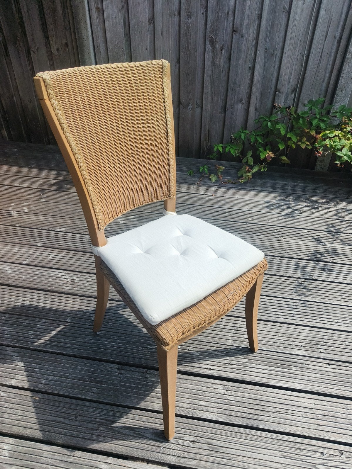 Rotan stoel met wit kussen, Ophalen, Overige kleuren, Zo goed als nieuw, Eén