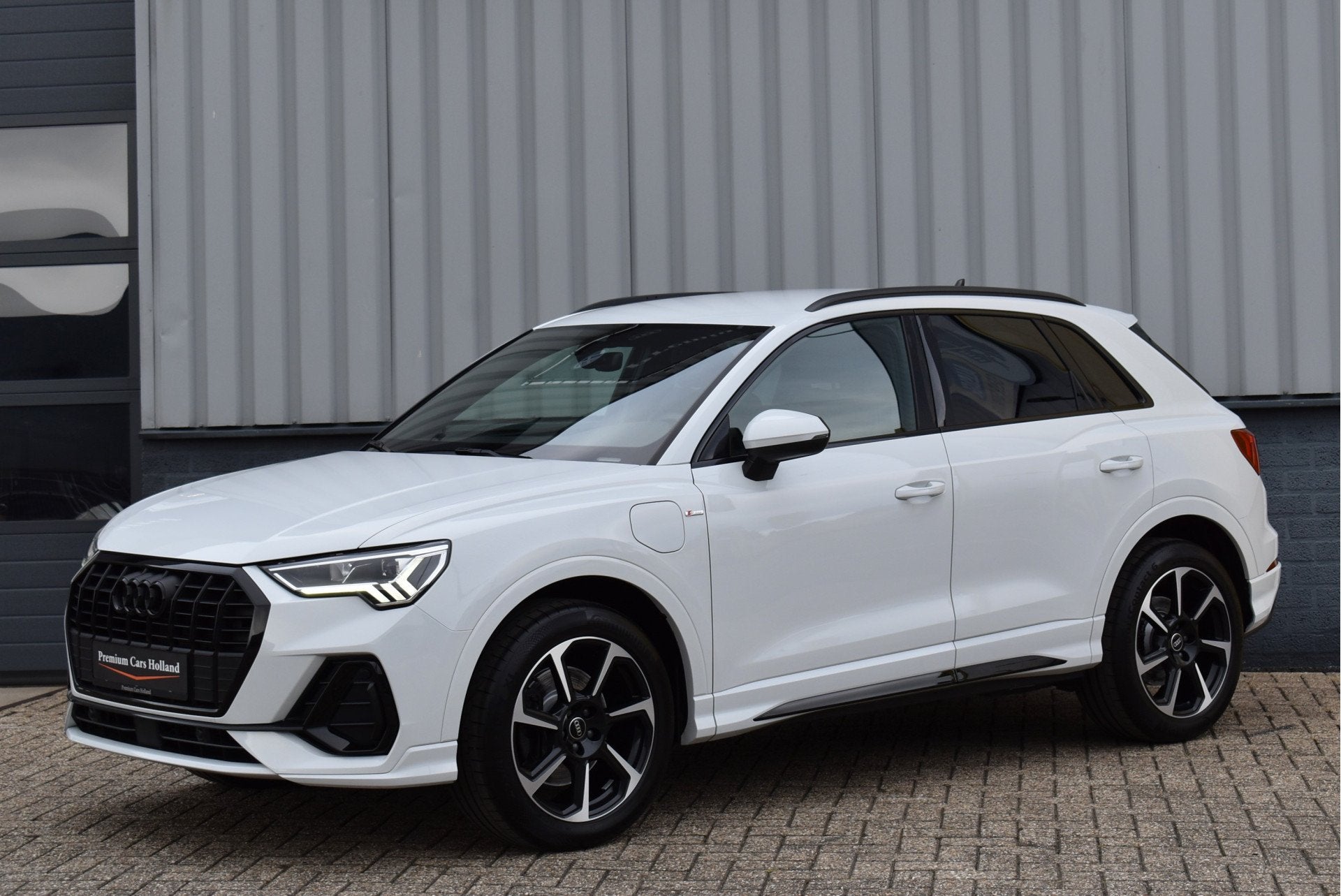 Audi Q3 45 TFSI e S-Line 245 Pk Navi Sfeer Camera ACC Apple, Auto's, Gebruikt, Automatische klimaatregeling, Leder en Stof, Wit