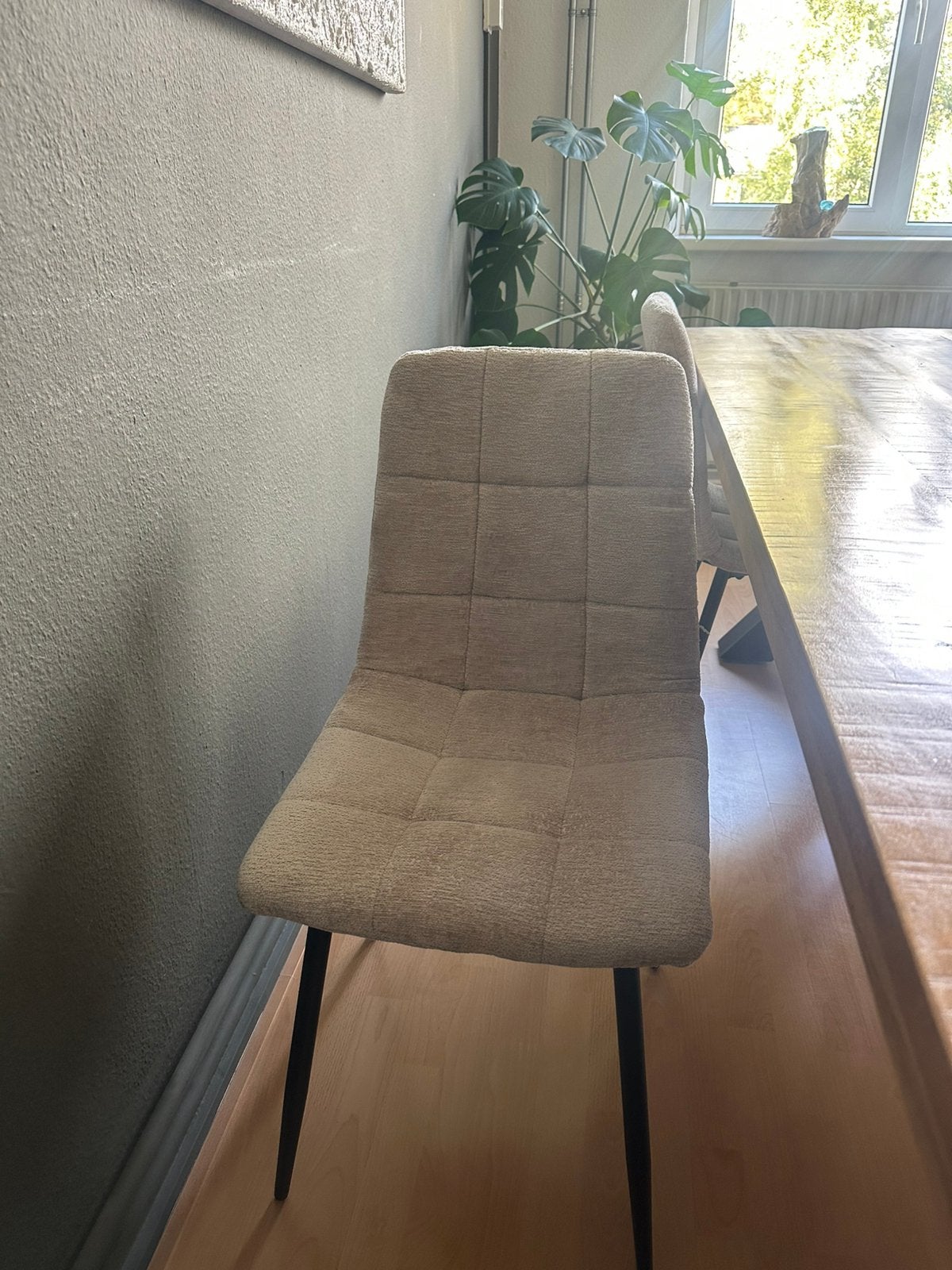 Foto 4 van Moderne Beige eetkamerstoelen