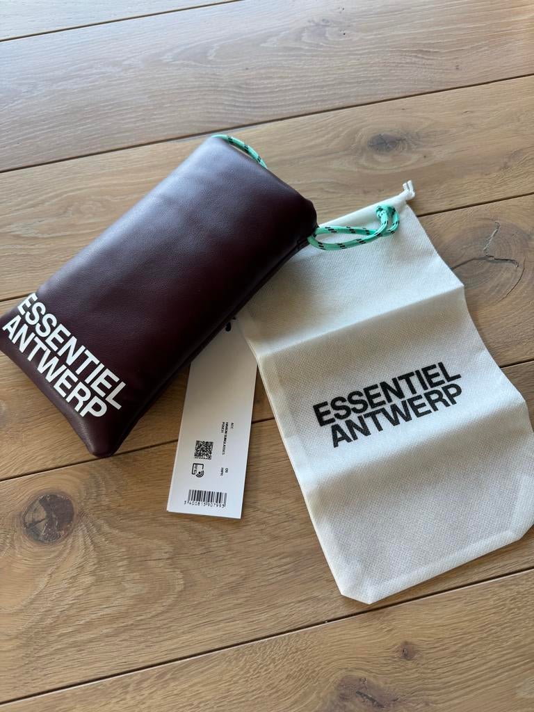 Nieuwe Essentiel Antwerp brillenhoes met dustbag, Sieraden, Tassen en Uiterlijk, Overige merken, Bruin, Nieuw, Ophalen of Verzenden