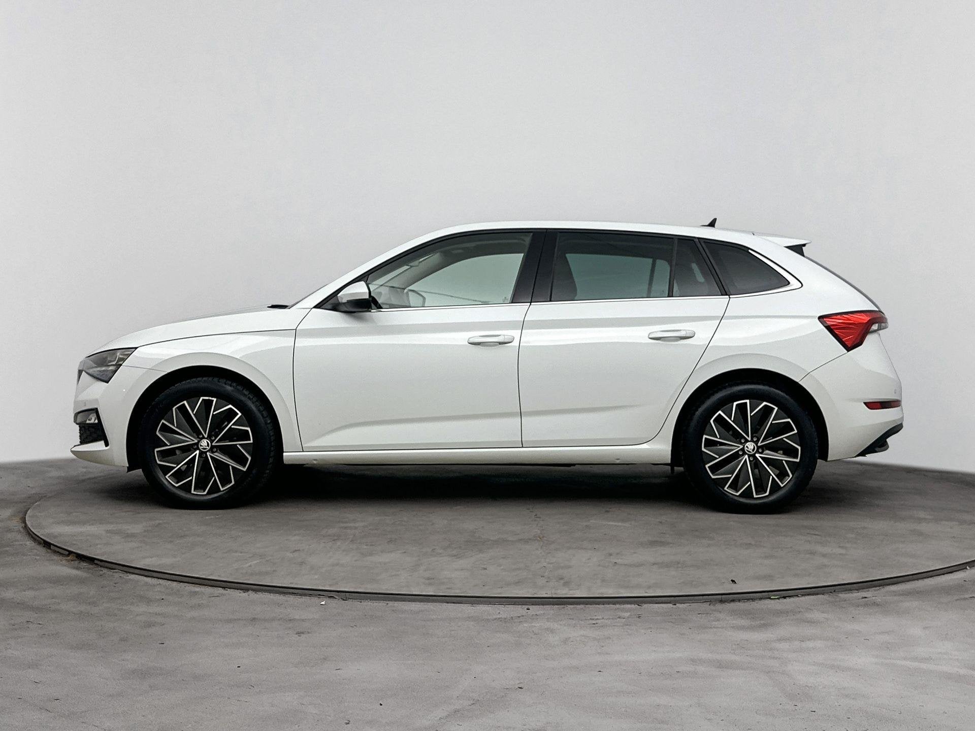 Skoda Scala 1.0 TSI Ambition 110PK | Automaat | Navigatie |, Auto's, Gebruikt, Euro 6, Lane Keeping Assist, 620 kg