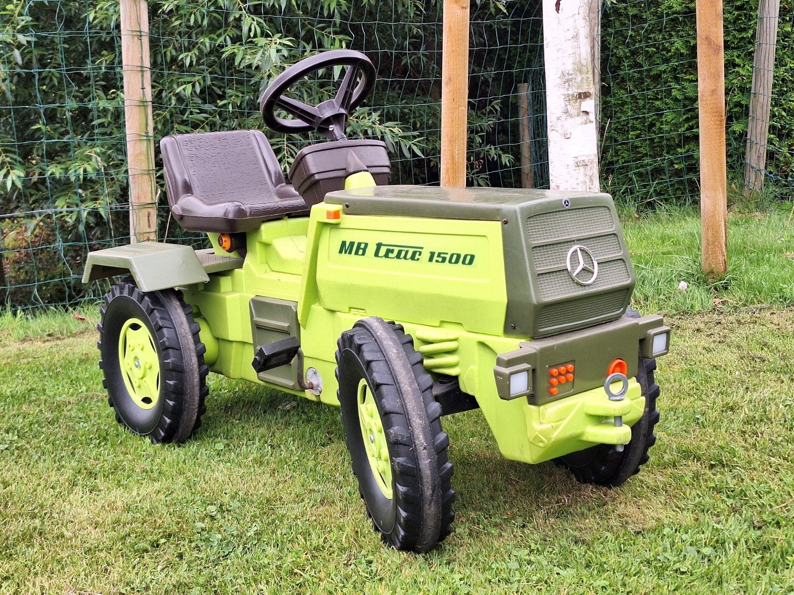 oud model Mercedes MB Trac 1500 traptrekker, Ophalen