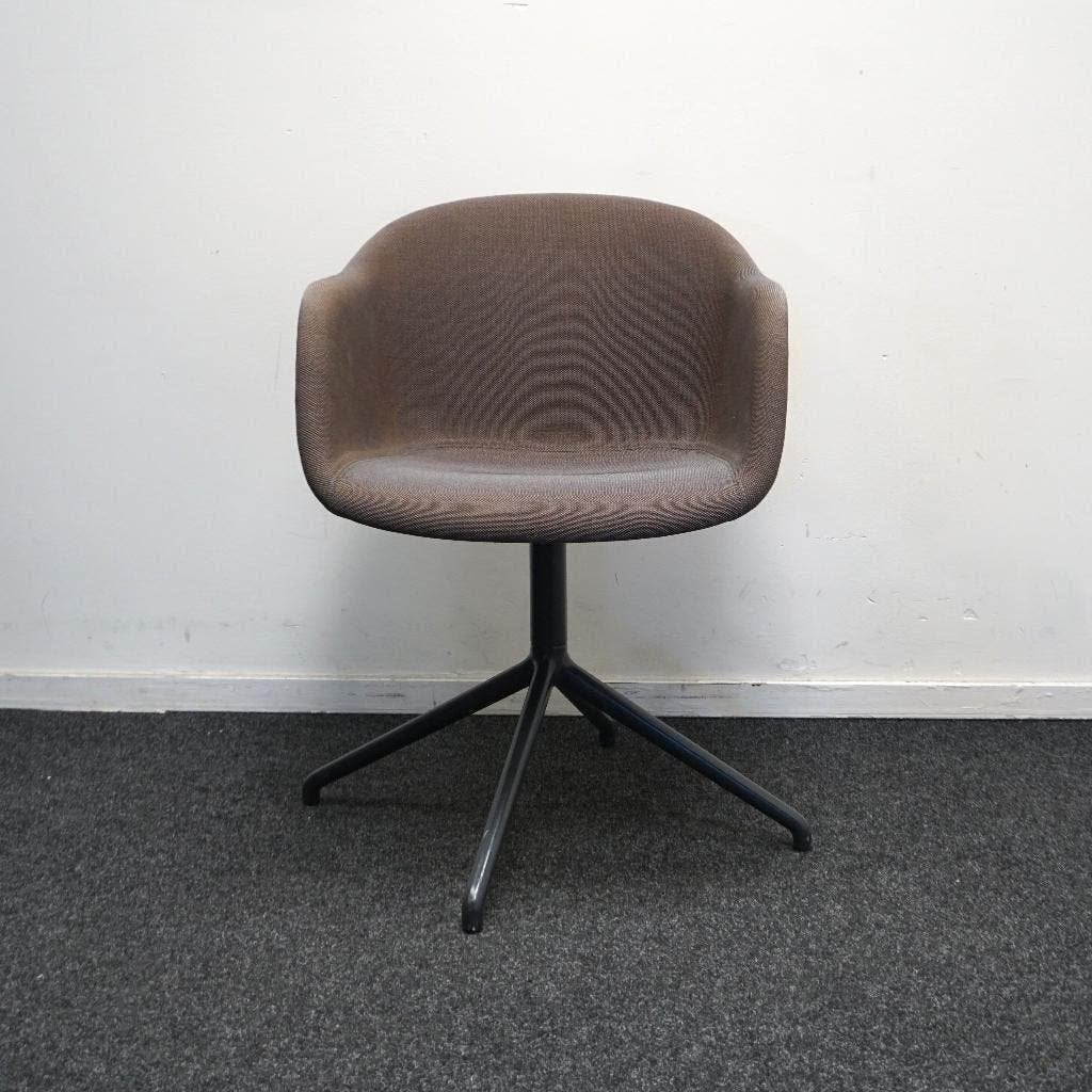 Muuto Fiber Vergaderstoelen | Bruin | Gemêleerd | Draaibaar, Gebruikt, Ophalen of Verzenden, Metaal, Vier