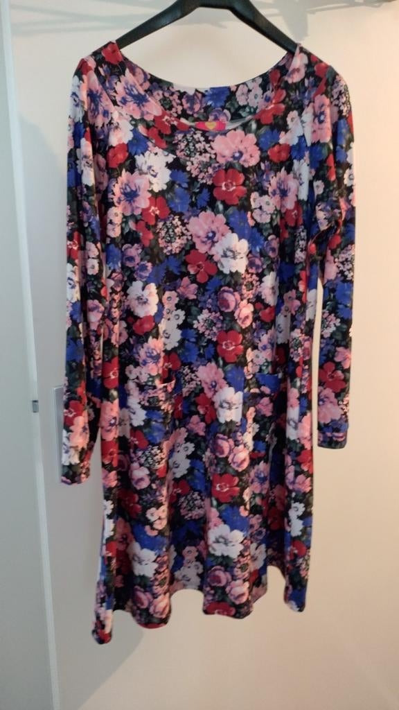 Leuke Tantilly jurk met bloemenprint, Kleding | Dames, Overige kleuren, Maat 42/44 (L), Ophalen of Verzenden, Zo goed als nieuw