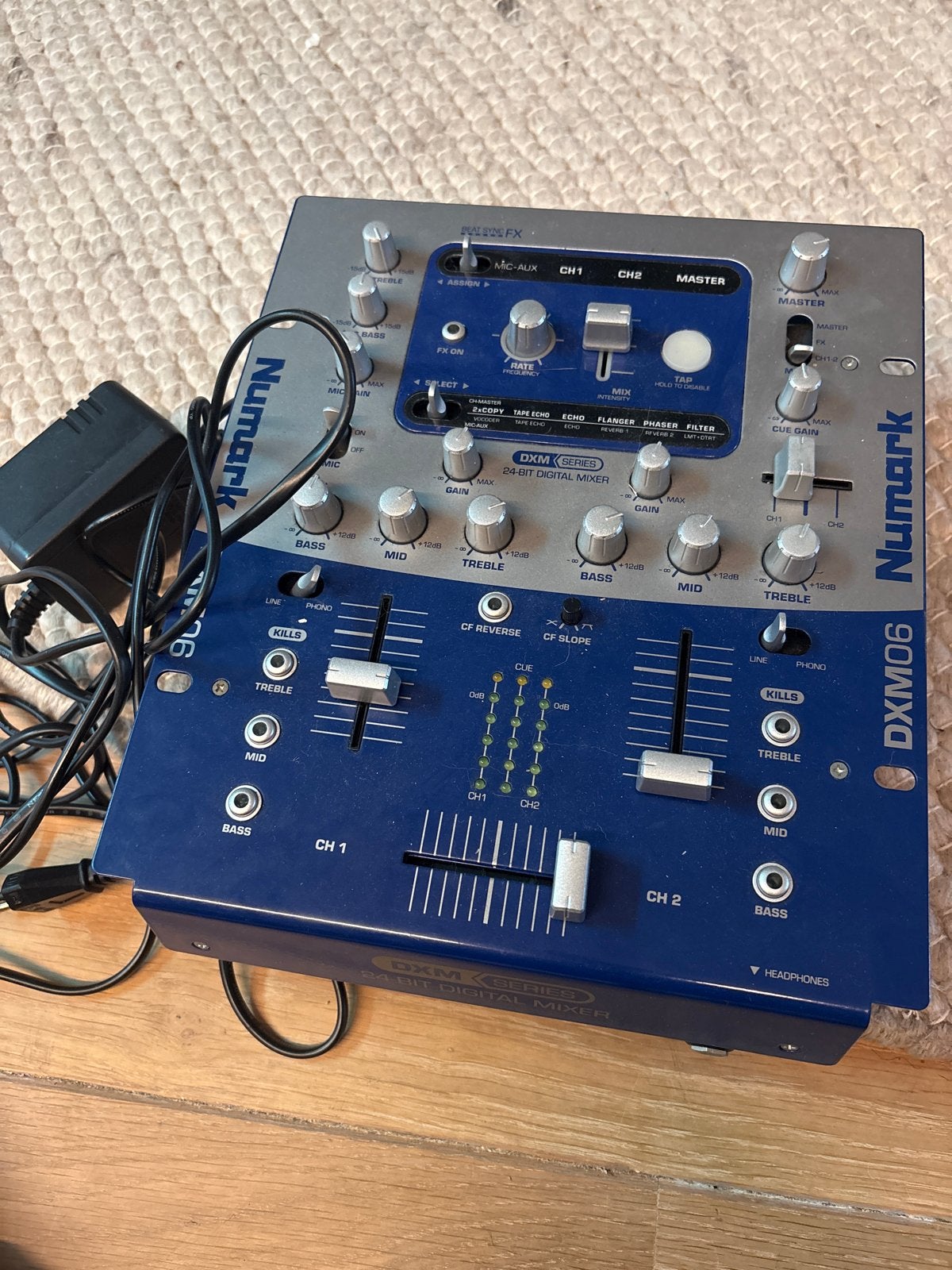 Numark DXM06 24-bit Digitale DJ Mixer, Muziek en Instrumenten, Mengpanelen, Ophalen of Verzenden, Gebruikt, Minder dan 5 kanalen