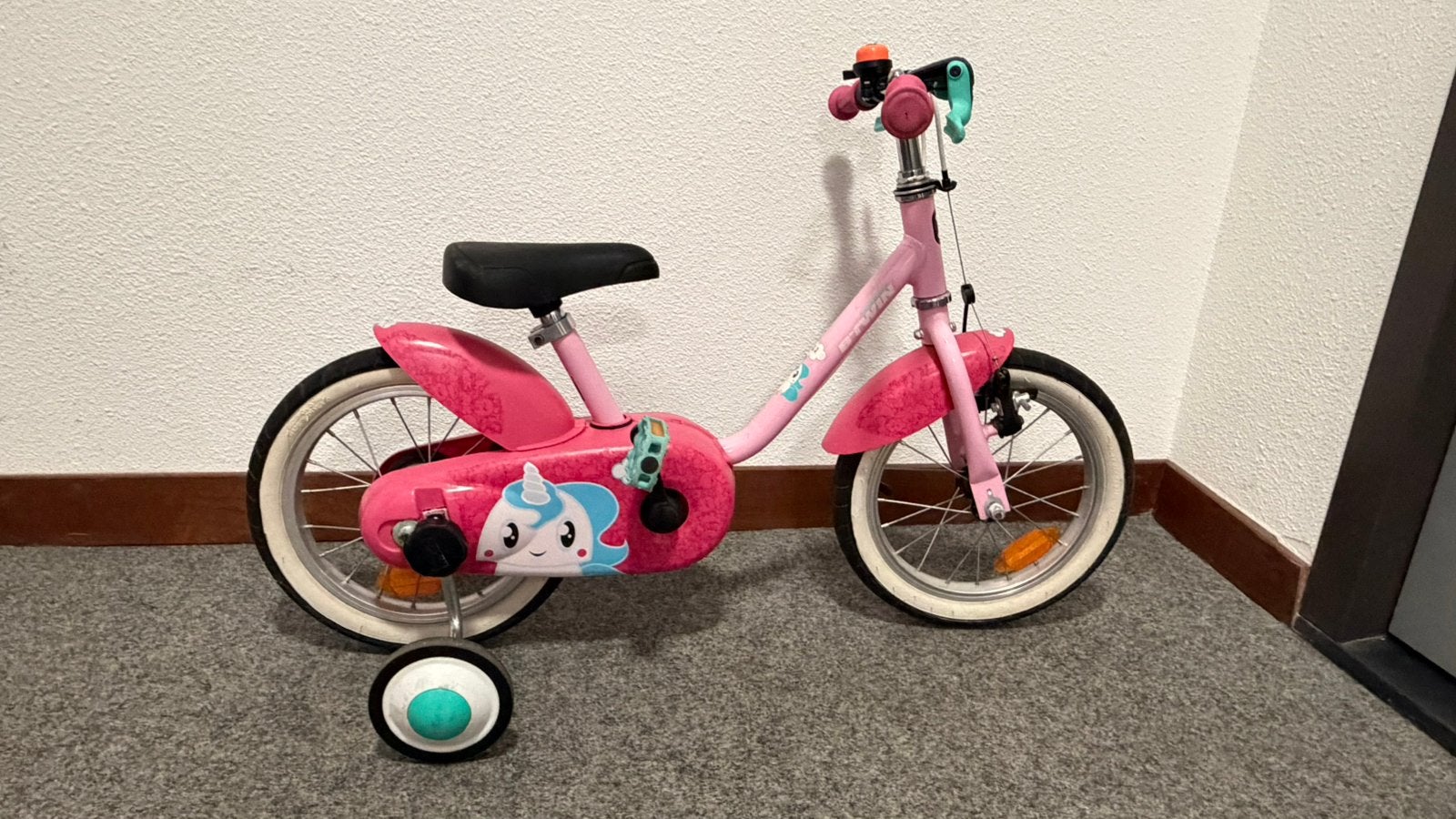 B'Twin 500 Unicorn kinderfiets (14 inch), Ophalen, Zo goed als nieuw, Minder dan 16 inch, Zijwieltjes