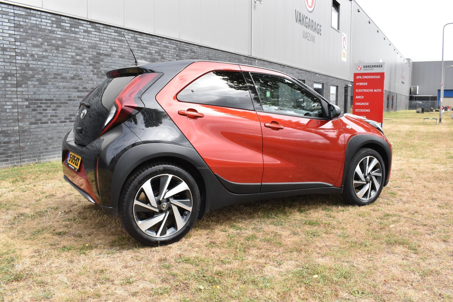 Toyota Aygo X 1.0 VVT-i MT Envy Jbl Navigatie Carplay, 12 maanden, Gebruikt, 4 stoelen, Origineel Nederlands