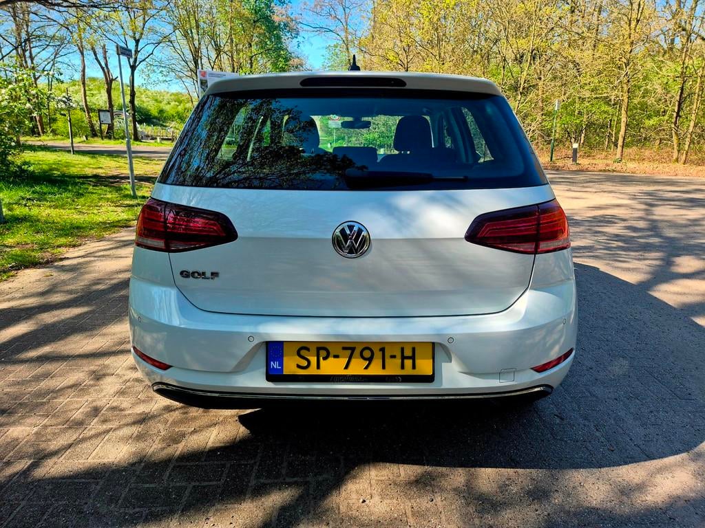 Volkswagen Golf 1.0 TSI Comfortline / Navigatie / Climate Co, Auto's, Stof, Gebruikt, Wit, Origineel Nederlands