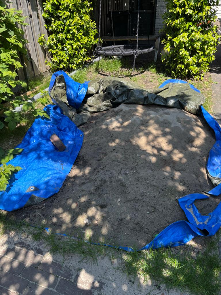 Gratis: ongeveer drie kruiwagens geel zand, Ophalen, Gebruikt, Ophoogzand