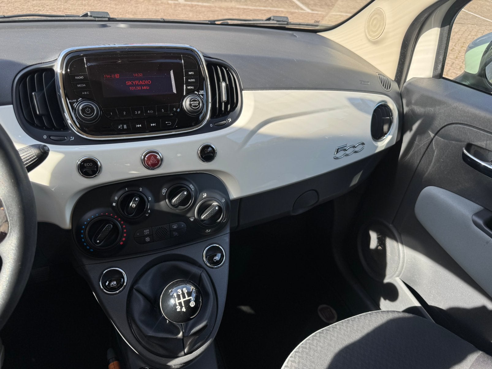Foto 15 van Fiat 500 0.9 TwinAir TURBO 80 pk | Wit | 2017 | Nieuwe APK