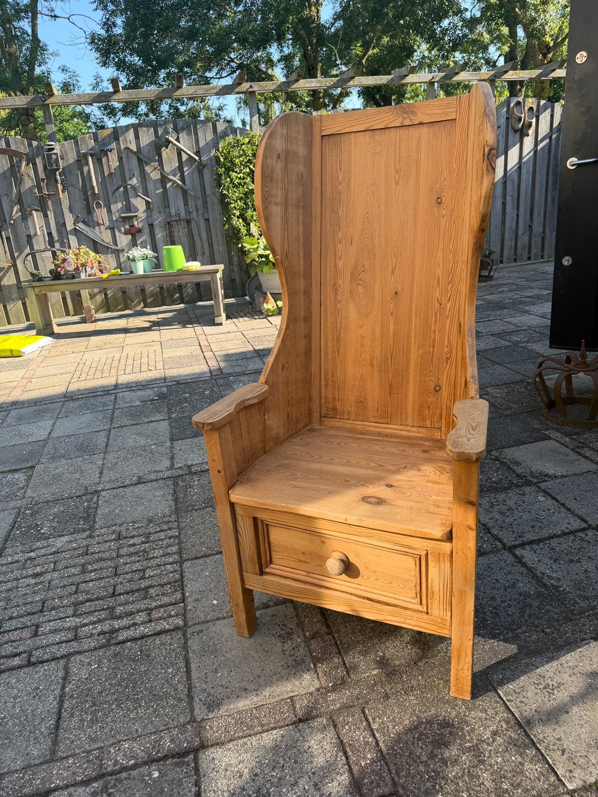 Massieve houten antiek grenen bakstoel met lade., Antiek en Kunst, Ophalen