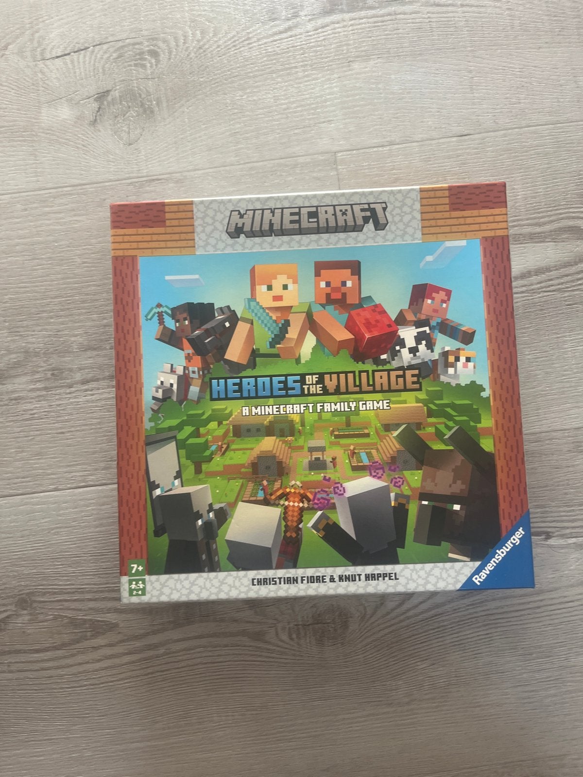 Minecraft Heroes of the Village - Familie Bordspel, Drie of vier spelers, Ophalen, Zo goed als nieuw