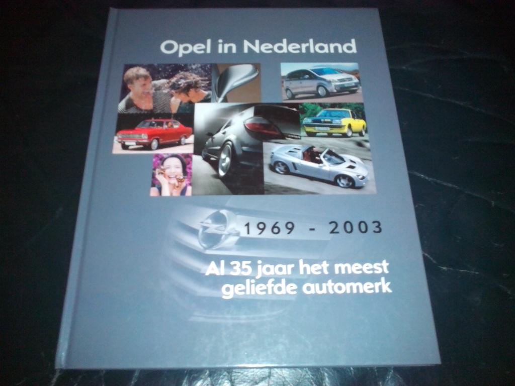 Opel in Nederland 1969-2003 + Blitz pin + pen + Antara DVD, Boeken, Ophalen of Verzenden, Opel