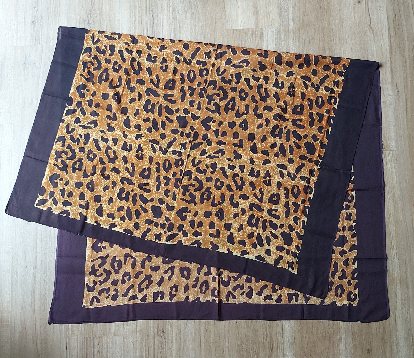 dunne brede zomer sjaal panterprint 175x115cm, Kleding | Dames, Mutsen, Sjaals en Handschoenen, Ophalen of Verzenden, Zo goed als nieuw