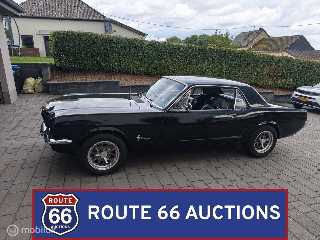 Ford Mustang Hardtop 289 V8 | 1965 | Route 66 Auctions, Auto's, Overige carrosserieën, Zwart, Bedrijf, Handgeschakeld
