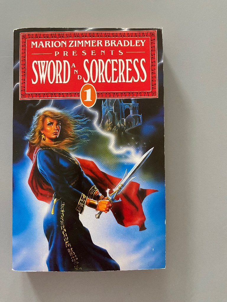 Sword and sorceress by Marion Zimmer Bradley, Ophalen of Verzenden, Gelezen