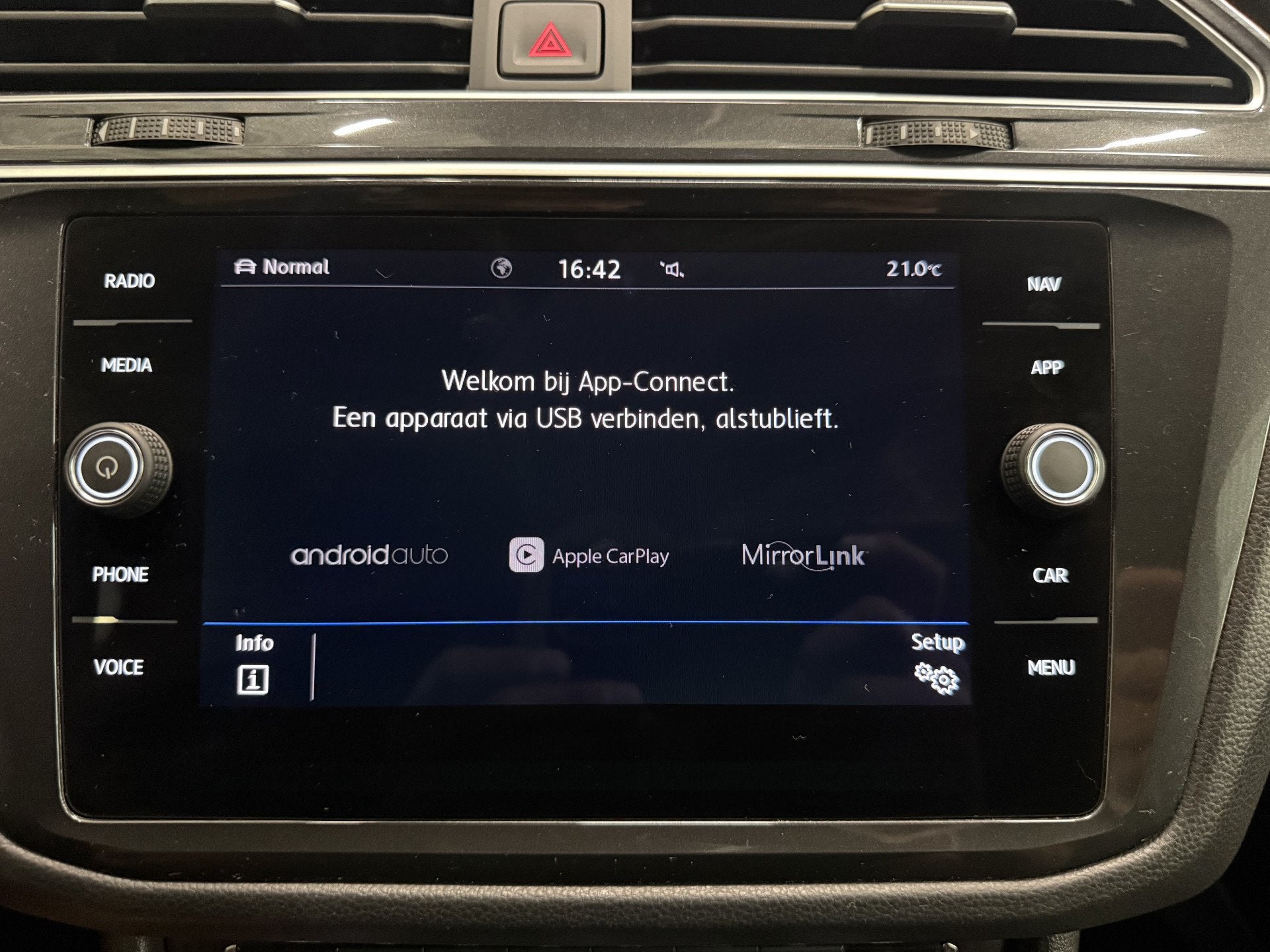 Foto 23 van Volkswagen Tiguan 2.0 TSI 4Motion 3x R-Line BLACK PANO/VOL-L
