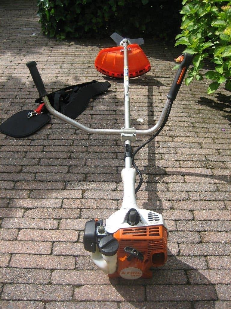 Stihl FS55 Bosmaaier Benzine Mes + Tuig / Harnas, Ophalen, Gebruikt, 10 tot 30 cm, Stihl
