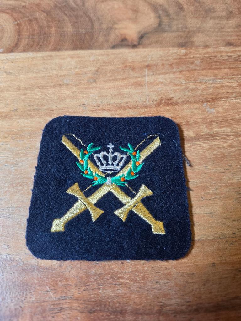 Kl mouw embleem, Verzamelen, Ophalen of Verzenden, Landmacht, Nederland, Embleem of Badge