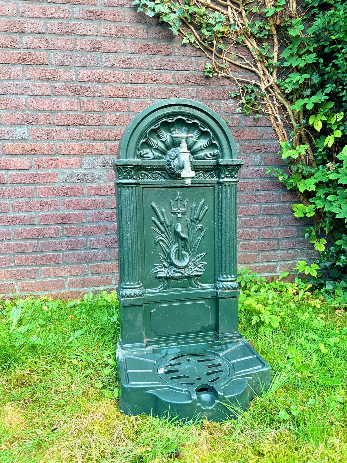 Vintage muur fontein/kraan met afvoer, Tuin en Terras, Ophalen, Gebruikt, Aluminium, Fontein