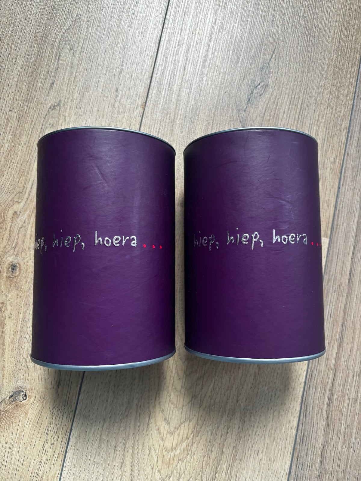 2x paarse opbergkokers 'Hiep, hiep, hoera', Gebruikt, Overige thema's, Overige typen, Ophalen of Verzenden