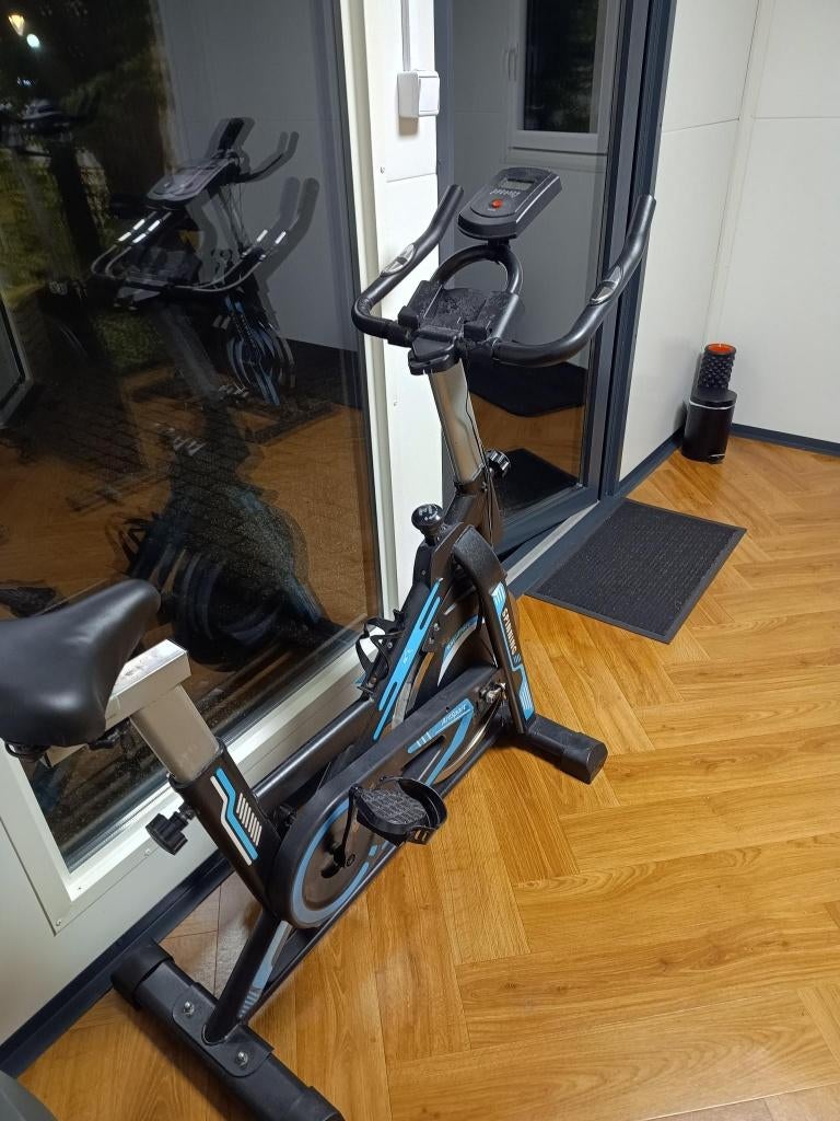 Hometrainer te koop, Sport en Fitness, Ophalen, Kunststof, Gebruikt, Benen