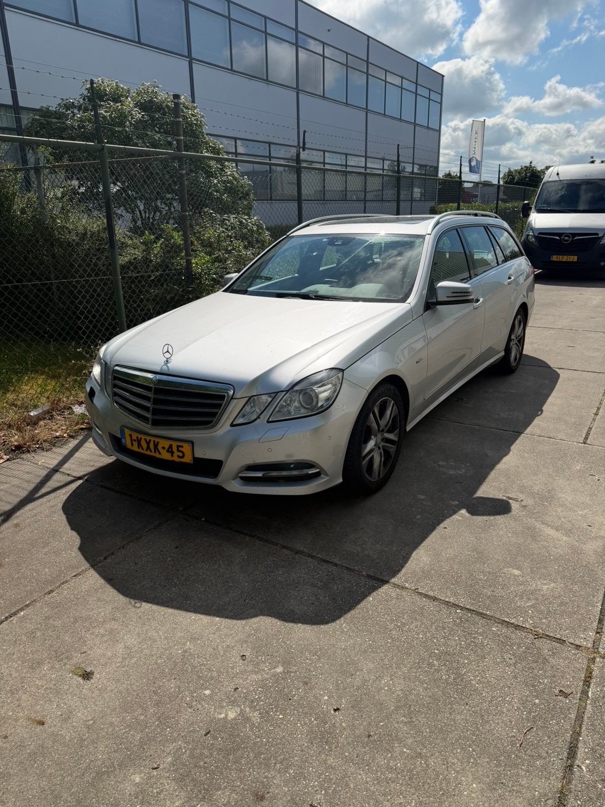 Mercedes-Benz E-Klasse E200 CGI BE Estate Aut7 2012 Grijs, Auto's, Mercedes-Benz, Achterwielaandrijving, Zwart, 1796 cc, Stationwagon