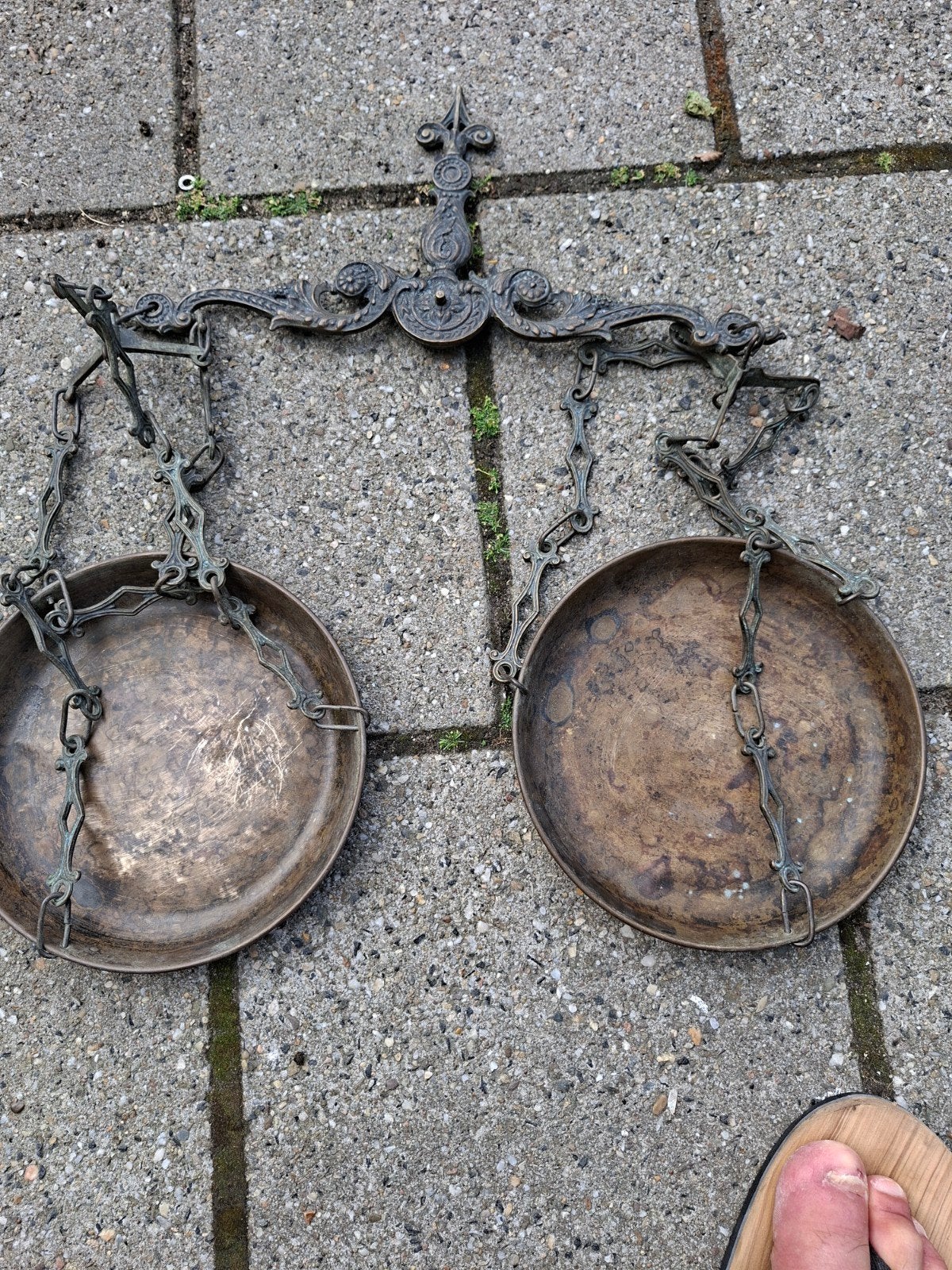 Antieke bronzen balansweegschaal met schalen, Ophalen of Verzenden