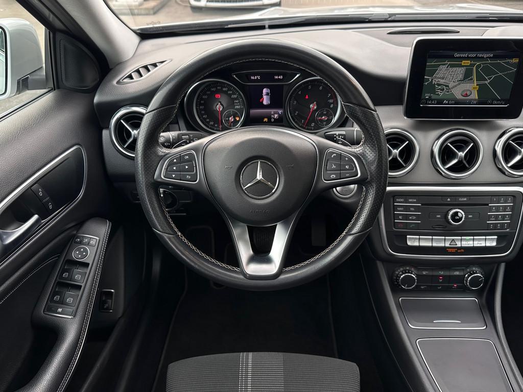 Mercedes-Benz GLA-klasse 180 Business Solution AMG|Panoramad, Auto's, Mercedes-Benz, Automatische klimaatregeling, Gebruikt, 4 cilinders