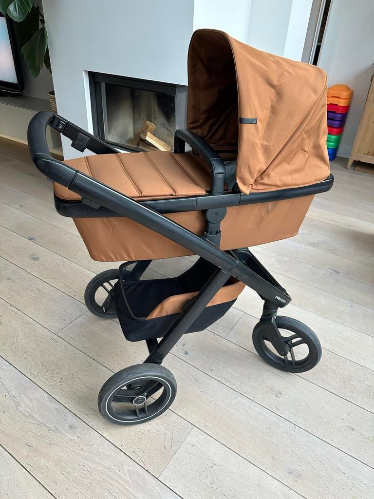 Dubatti kinderwagen met voetenzak - Zo goed als nieuw, Kinderen en Baby's, Kinderwagens en Combinaties, Zo goed als nieuw, Kinderwagen