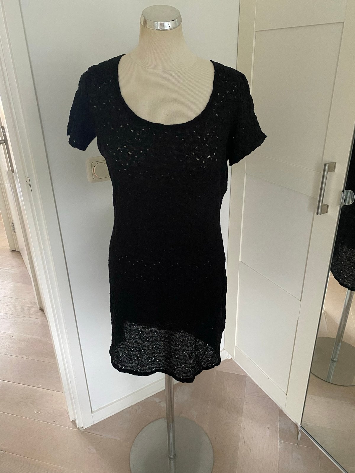 Zwart kanten jurkje Boris Industries maat M, Kleding | Dames, Maat 38/40 (M), Zwart, Ophalen of Verzenden, Zo goed als nieuw