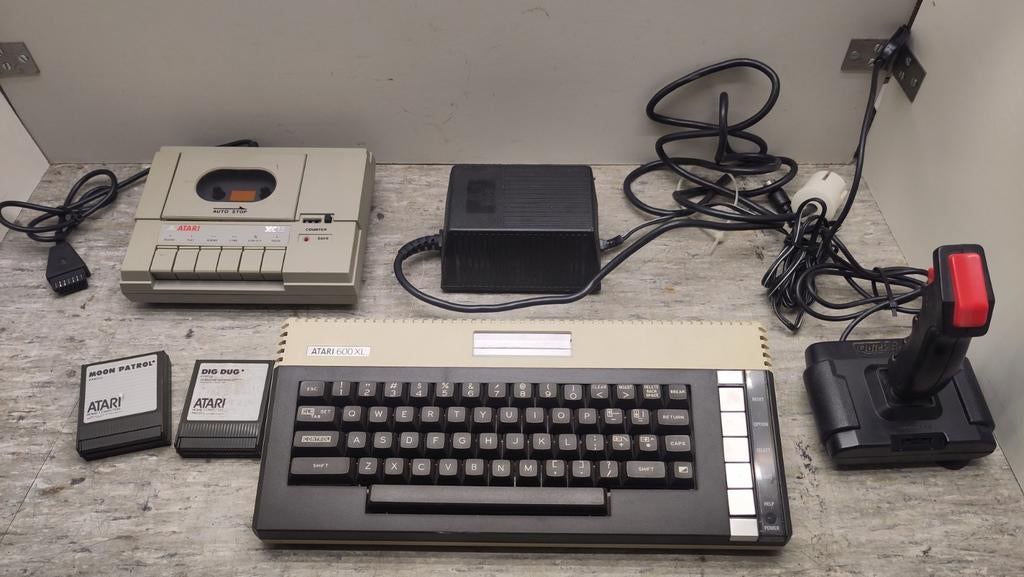 Vintage Atari computer 600 XL, Ophalen of Verzenden, Atari