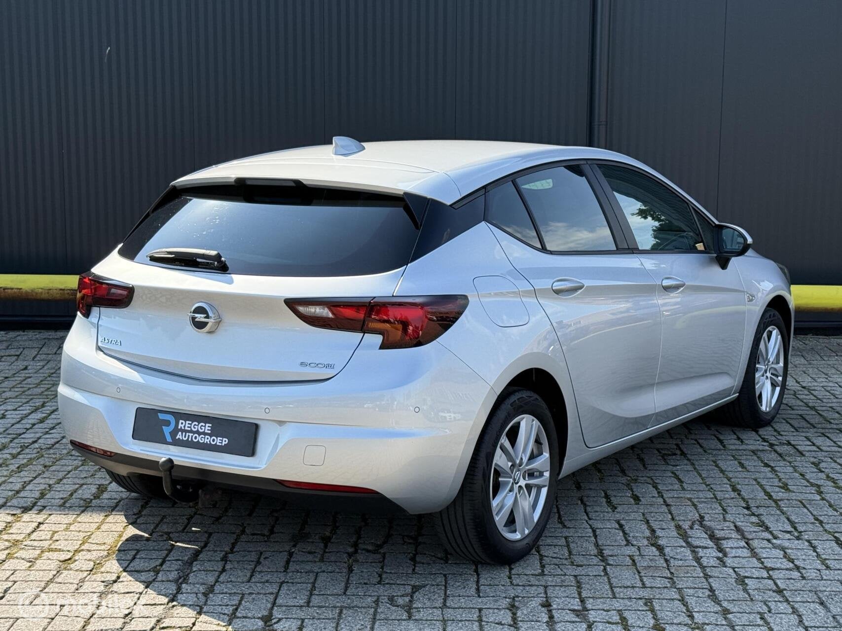 Opel Astra 1.0 Innovation AUTOMAAT | NAVI | PDC | TREKHAAK, Gebruikt, 610 kg, 23 km/l, Bedrijf