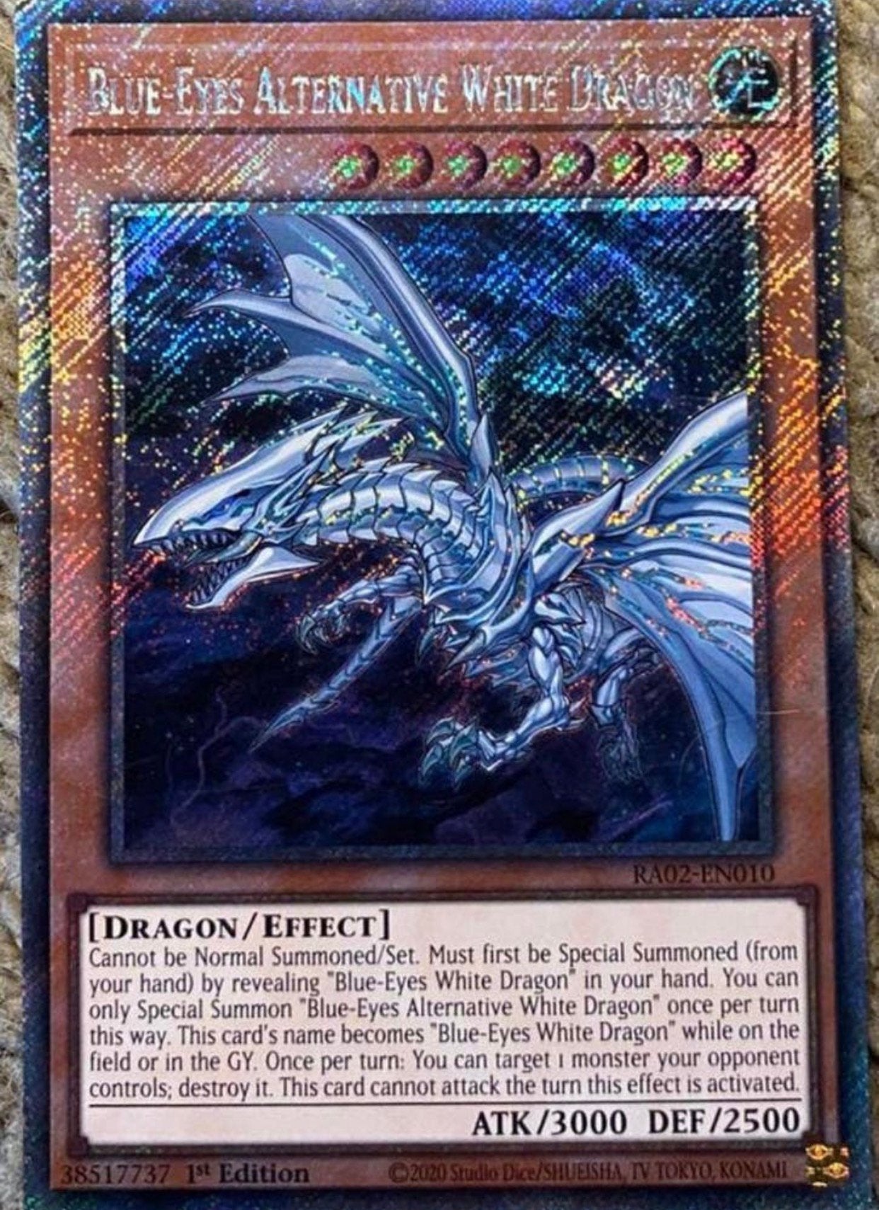 Yu-Gi-Oh! Blue Eyes Alternative Dragon RA02 1st Edition !, Hobby en Vrije tijd, Verzamelkaartspellen | Yu-gi-Oh!, Ophalen of Verzenden