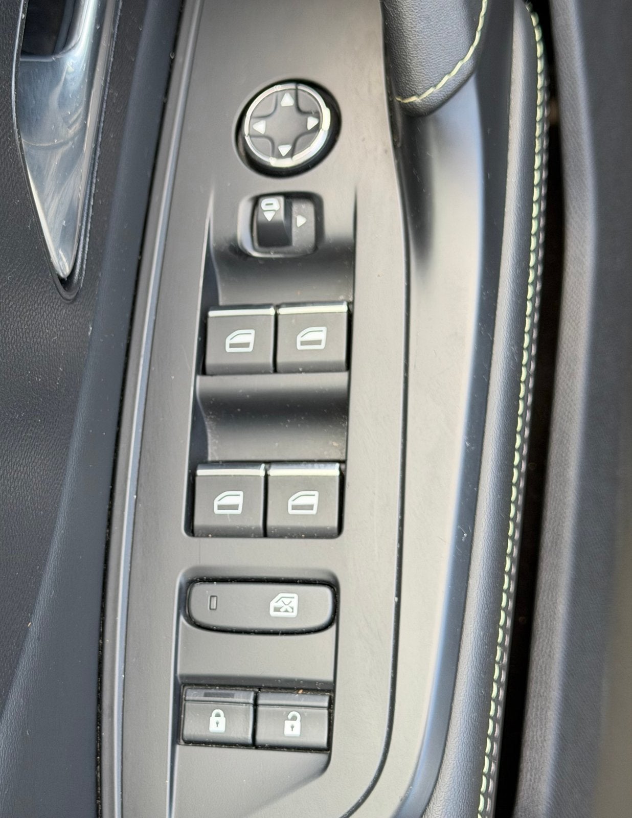 Foto 9 van Peugeot 308 1.6 Hybrid 225pk E-eat8 2022 Zwart