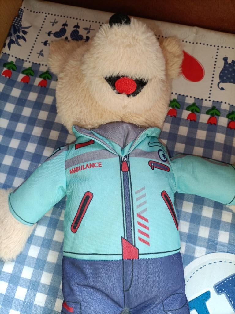 Ambulance knuffel hond 39 cm groot, Ophalen of Verzenden, Zo goed als nieuw
