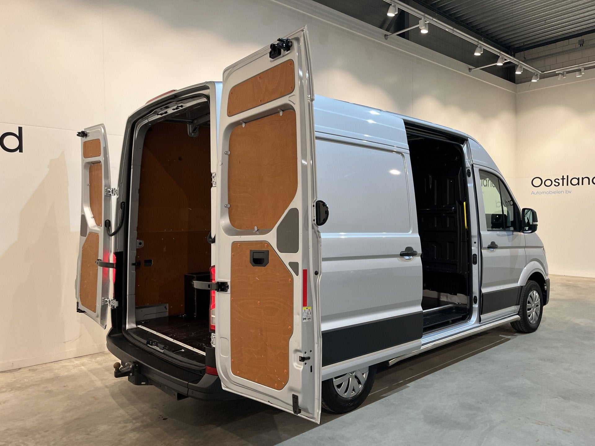 Volkswagen Crafter 35 2.0 TDI L3H3 140 PK Automaat / Euro 6, Stof, Gebruikt, 4 cilinders, Met garantie (alle)