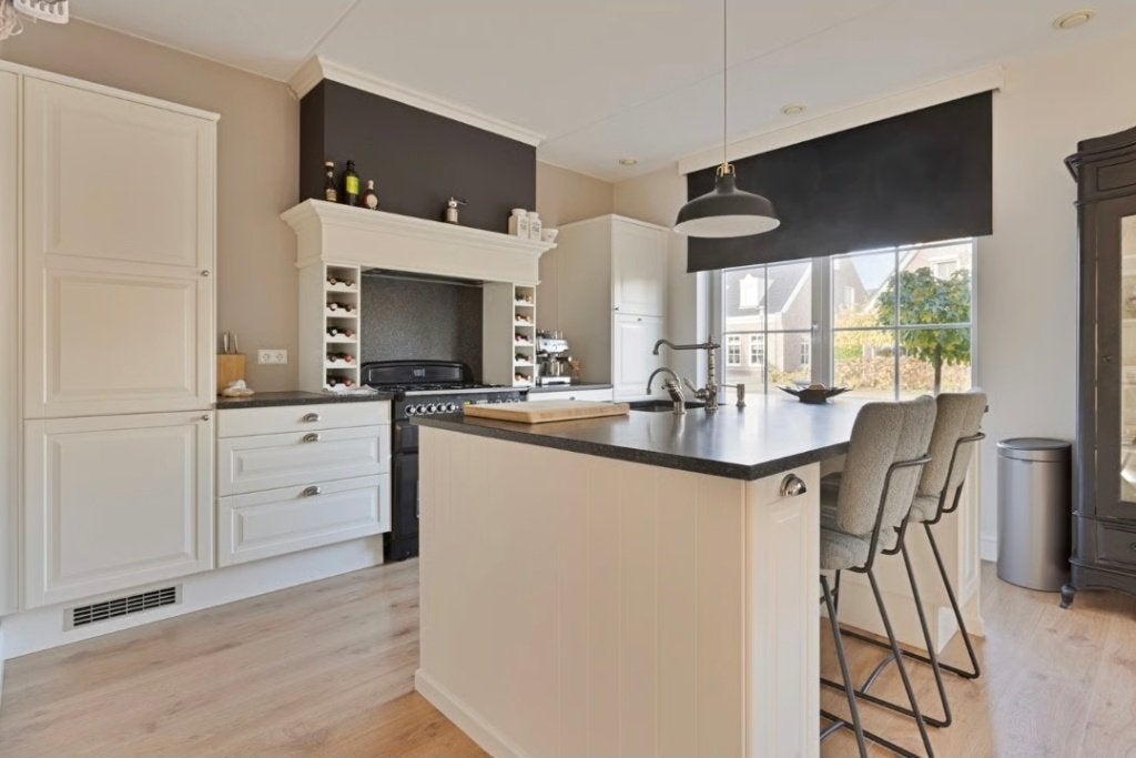 landelijke keuken met falcon gasfornuis en kookeiland, Huis en Inrichting, Ophalen, Gebruikt, Overige materialen, Wit