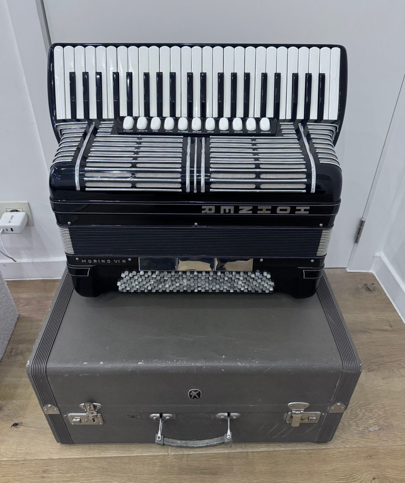 Hohner Morino VI N occasion Rechterhand 45, Muziek en Instrumenten, Ophalen, Zo goed als nieuw, 120-bas, Hohner