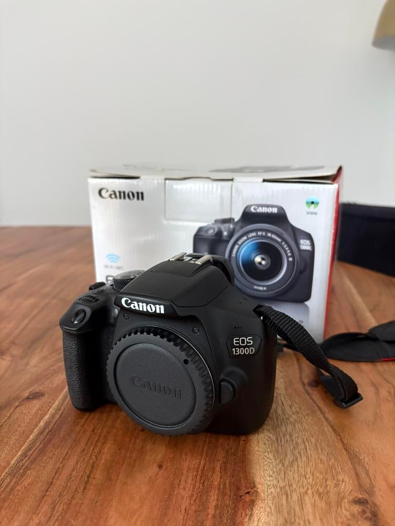 Canon EOS 1300D (Body) with Bag (Gift), Ophalen of Verzenden, Zo goed als nieuw, Canon, Geen optische zoom