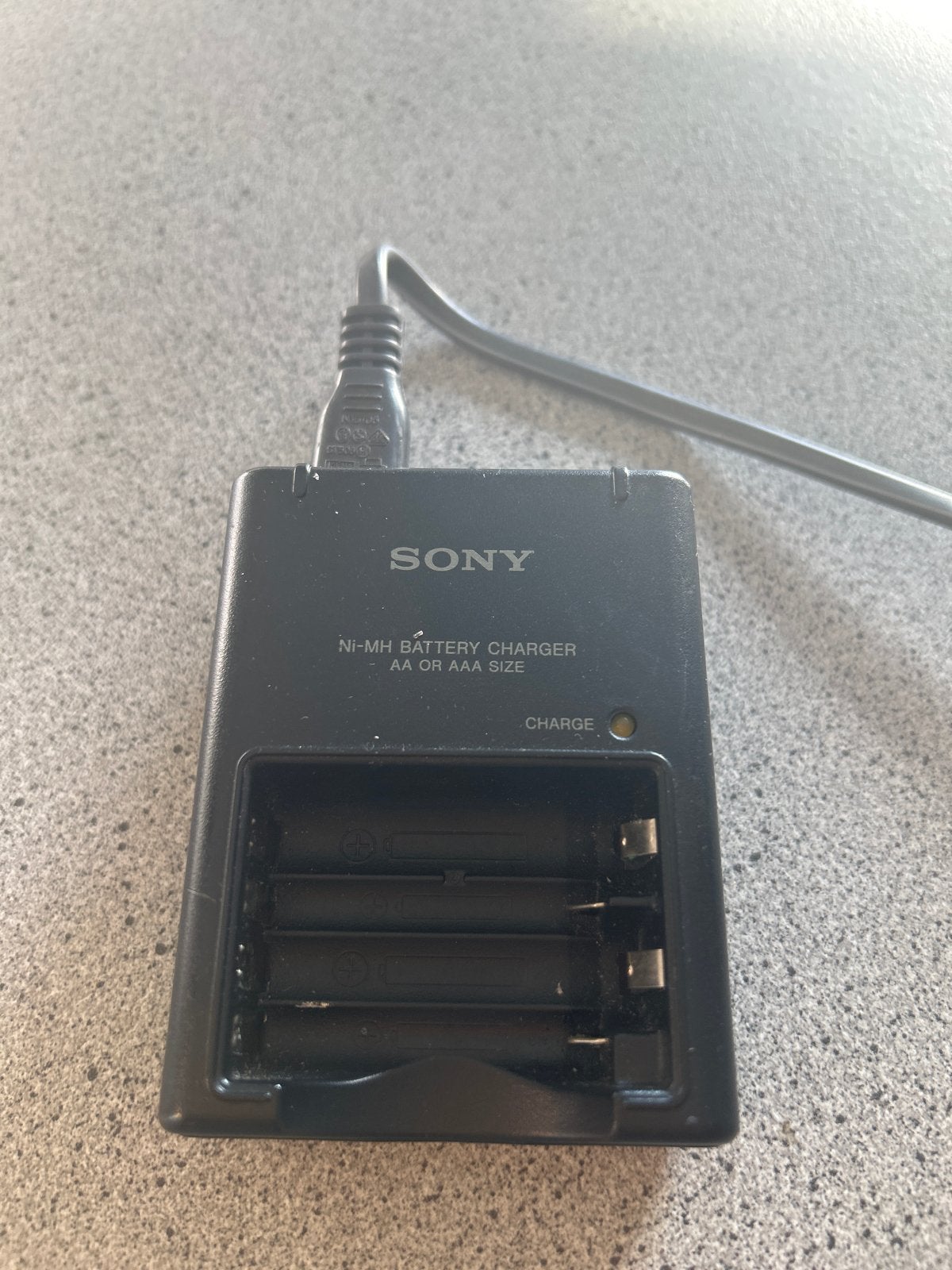 Sony Ni-MH Batterijlader BC-CS2B voor AA/AAA batterijen, Ophalen of Verzenden, Zo goed als nieuw