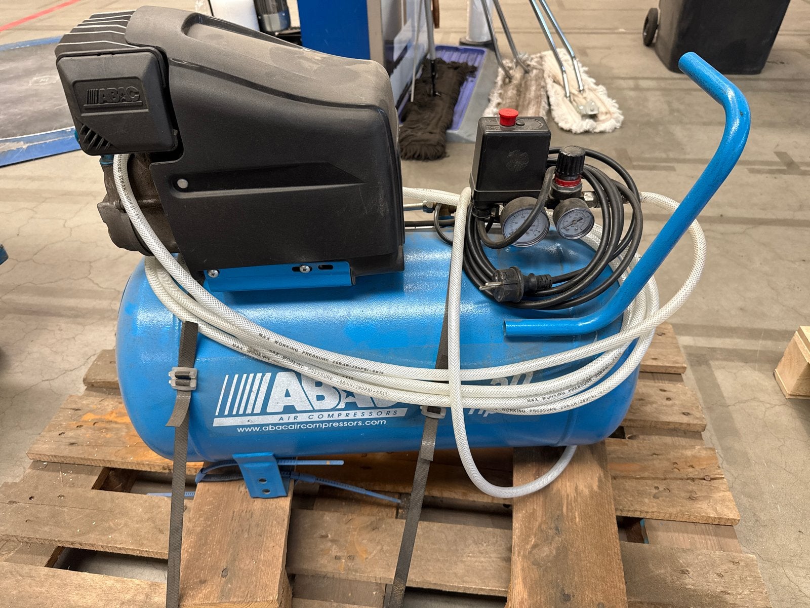 ABAC L20 Compressor 2018 - 2 PK, 10 bar, 220 l/min, Doe-het-zelf en Verbouw, Ophalen, Gebruikt, 6 tot 10 bar, 25 tot 100 liter