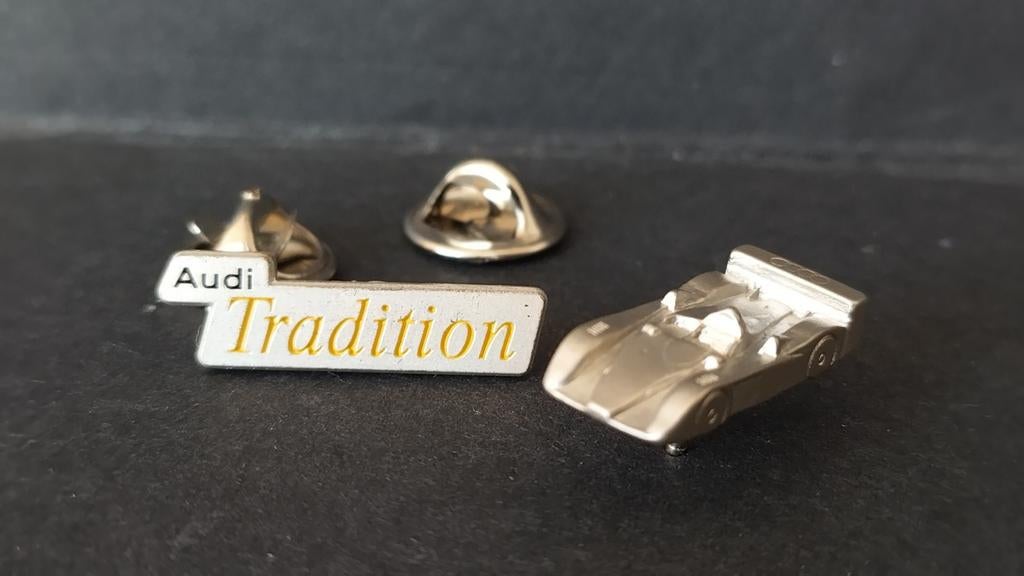Audi Tradition pin speld R8 Pol, Verzamelen, Audi, Verzenden, ., Transport