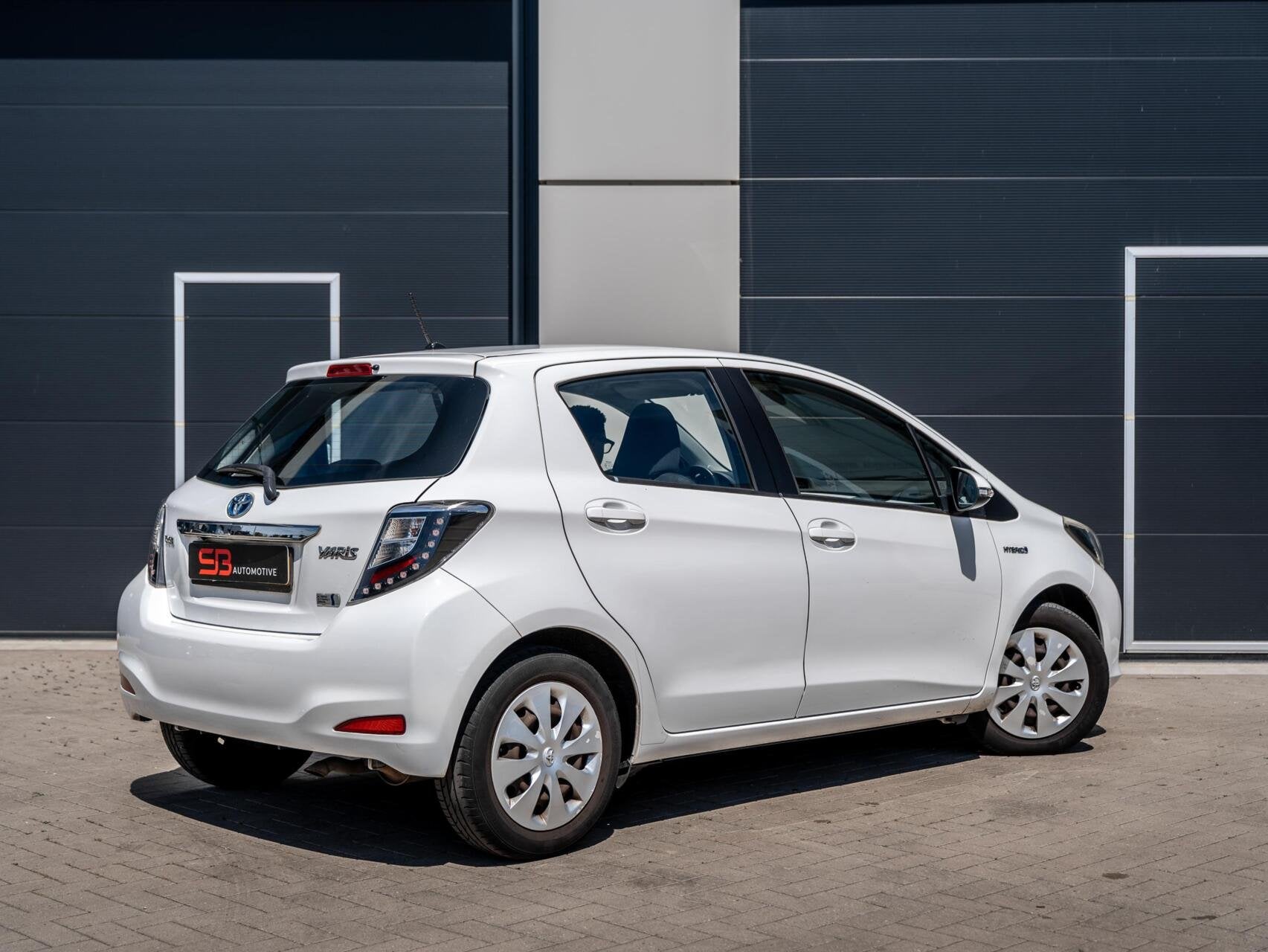 Toyota Yaris 1.5 Full Hybrid Aspiration Airco|Camera|Nav|VOL, Auto's, Euro 5, 4 cilinders, Wit, Origineel Nederlands