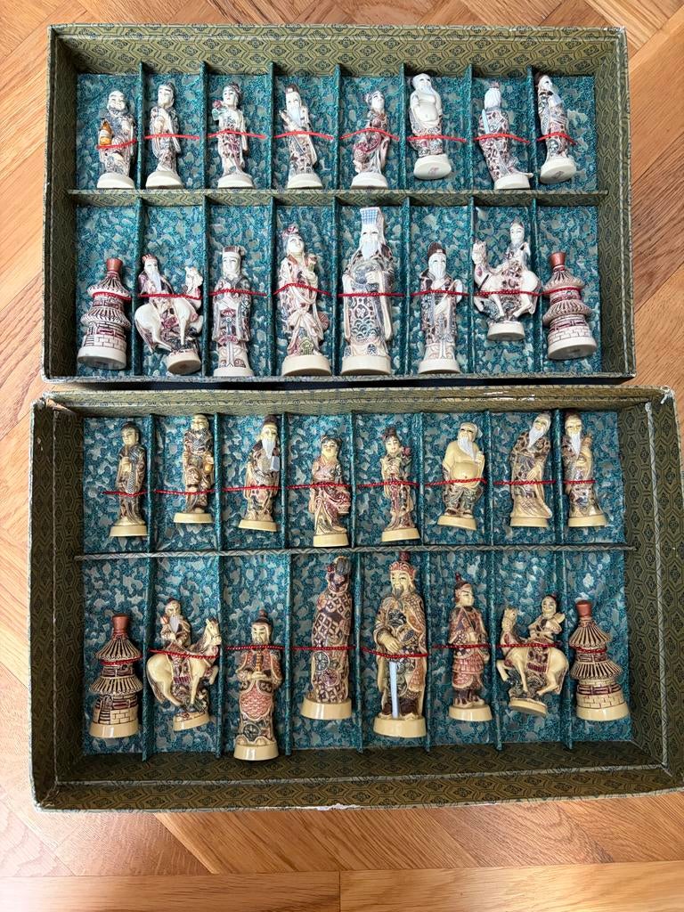 Vintage Chinees schaakspel - handgesneden figuren, Een of twee spelers, Ophalen of Verzenden, Zo goed als nieuw