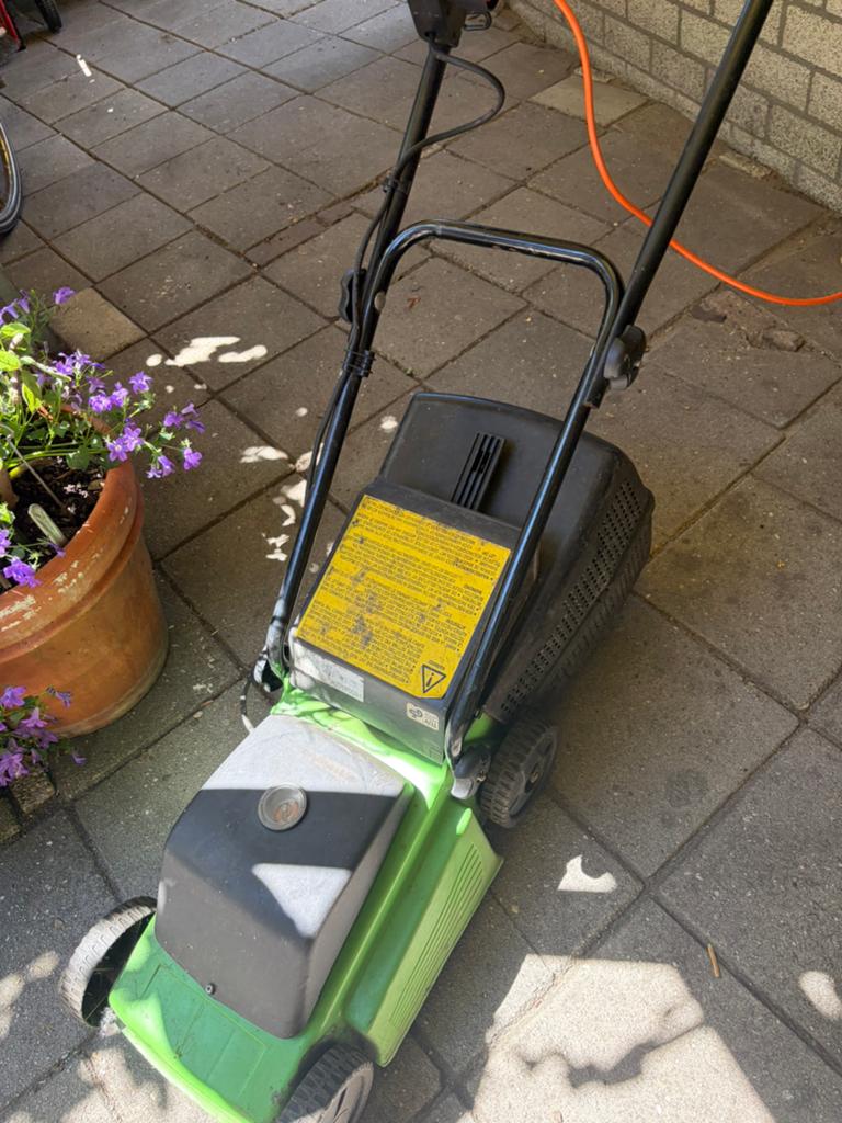 Grasmachine, Tuin en Terras, Grasmaaiers, Ophalen of Verzenden, Zo goed als nieuw, Elektrische grasmaaier
