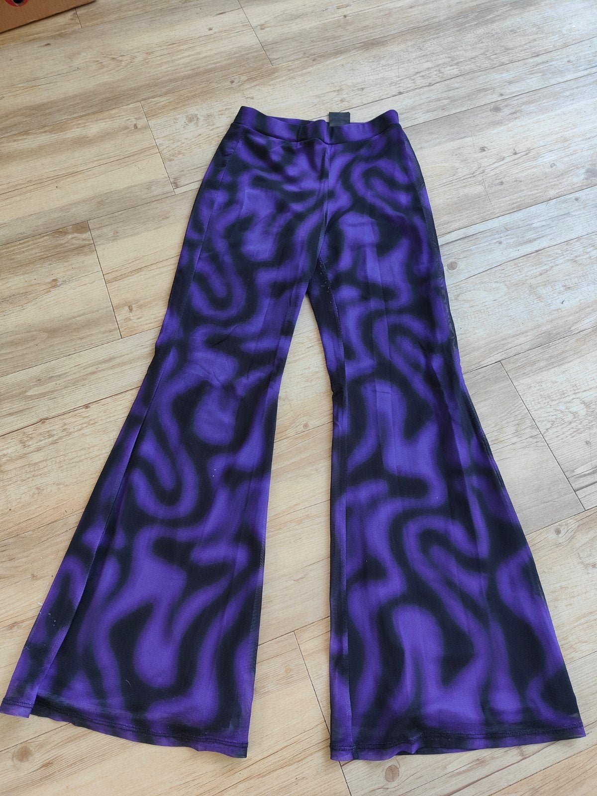 H&M flared broek paars/zwart swirl print maat 158 disco, Ophalen of Verzenden, Nieuw, Meisje, Broek
